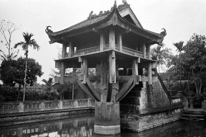 One Pillar Pagode during French colonial period